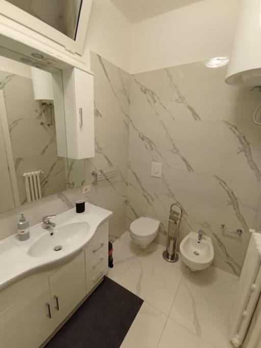 Andrea Central Apartment バーリ エクステリア 写真
