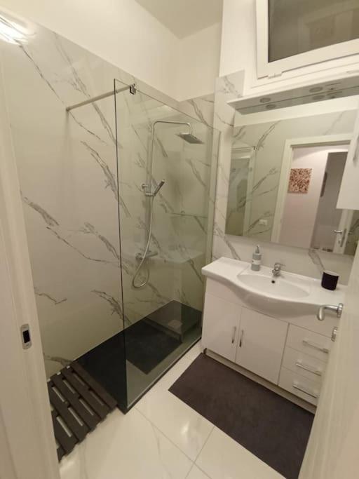 Andrea Central Apartment バーリ エクステリア 写真